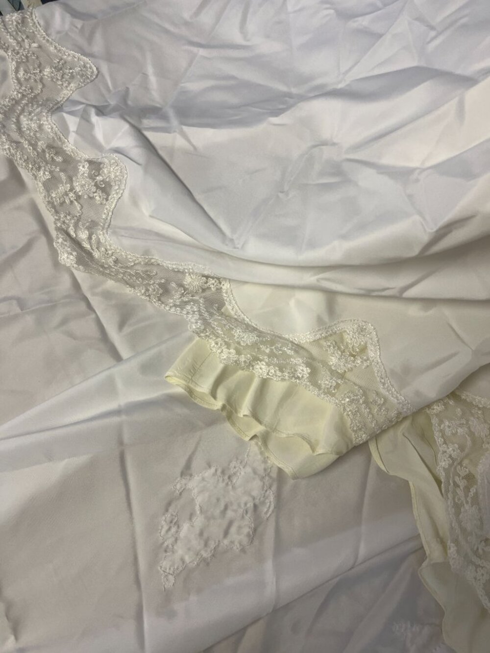 Vintage 1970's Wedding dress with long trail and floral beading - Picture 16 of 16